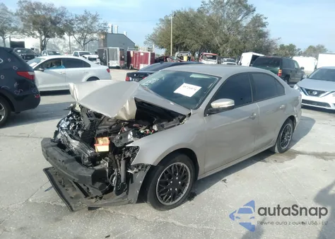 2014 Volkswagen Jetta 1.8T Se z USA, uszkodzony, nr VIN 3VWD17AJ3EM249733